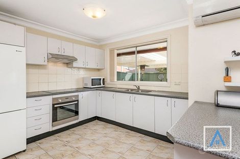 Property photo of 12/17 Poplar Crescent Bradbury NSW 2560