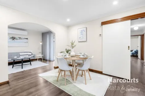 Property photo of 38 Thompson Circuit Mill Park VIC 3082