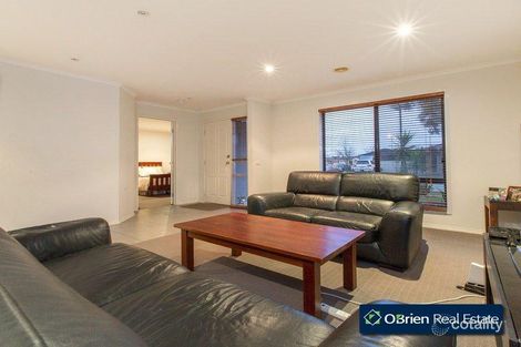 Property photo of 2 Tyrell Place Pakenham VIC 3810