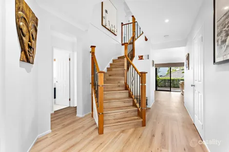 Property photo of 10 Norman Clark Crescent Horsley NSW 2530