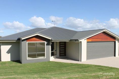 17 Wanda Dr, Boyne Island, QLD 4680