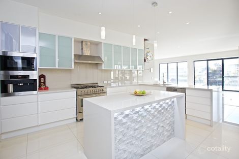 Property photo of 32 Middle Quay Drive Biggera Waters QLD 4216