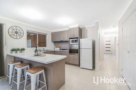 Property photo of 13 Watts Terrace Pakenham VIC 3810