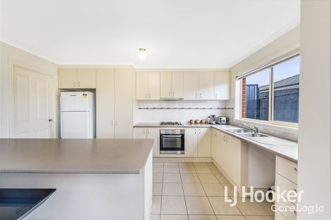 Property photo of 12 Sienna Way Pakenham VIC 3810