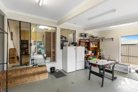 Property photo of 5 Minor Road Orana WA 6330