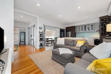 Property photo of 2/24 Rogoona Street Morningside QLD 4170