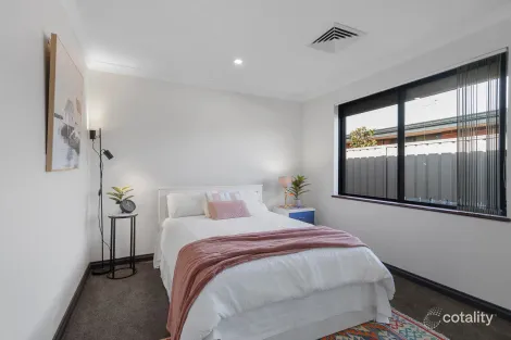 Property photo of 11 Hanbury Loop Success WA 6164