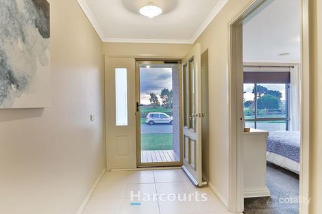 Property photo of 25 Currawong Crescent Pakenham VIC 3810