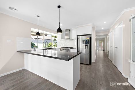 Property photo of 32 Roycroft Avenue Burnside VIC 3023