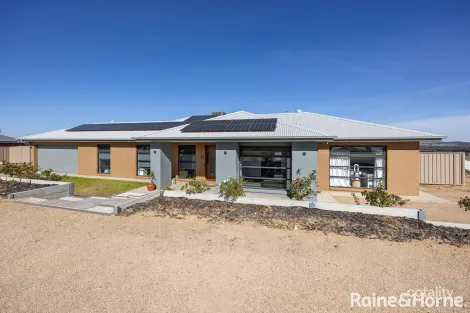 2 The Peaks Tce, Gobbagombalin, NSW 2650