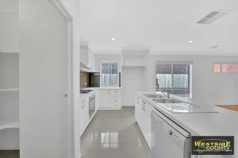 Property photo of 15 Lacebark Lane Aintree VIC 3336