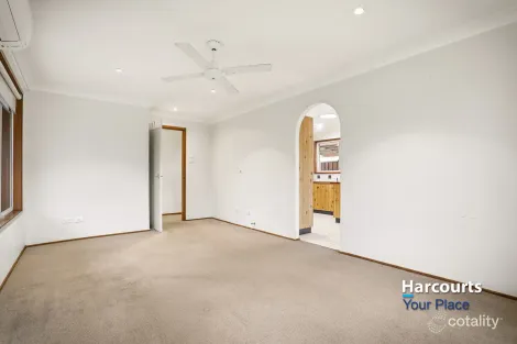 Property photo of 58 Barnard Crescent Oakhurst NSW 2761