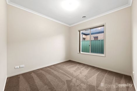 Property photo of 8 Moore Mews Pakenham VIC 3810