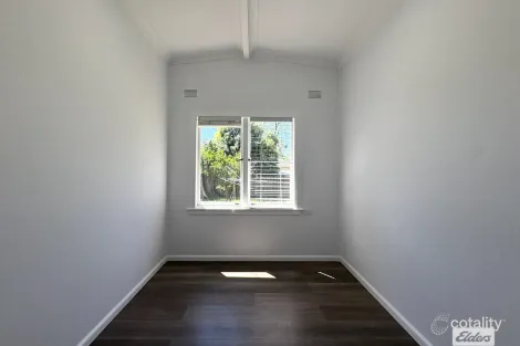 Property photo of 15 Manila Road Lethbridge Park NSW 2770