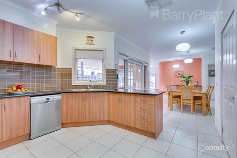 Property photo of 11 Frontignac Court Sunbury VIC 3429