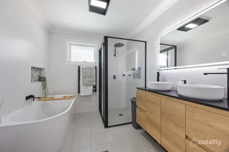 Property photo of 3 Honeysuckle Place Leonay NSW 2750