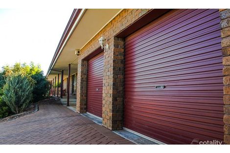 25 Lepena Cres, Hallett Cove, SA 5158