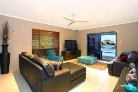 Property photo of 14 Calmwater Crescent Helensvale QLD 4212