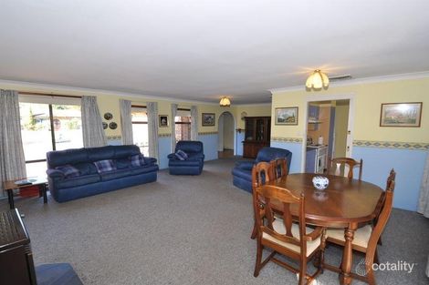 Property photo of 2 Bottlebrush Close Wyoming NSW 2250