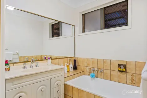 Property photo of 8 The Mores Nerang QLD 4211