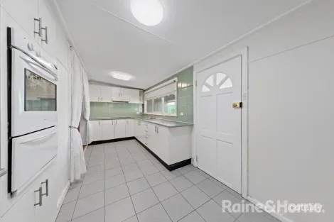 Property photo of 25 Chesham Parade Glenfield NSW 2167