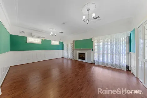 Property photo of 25 Chesham Parade Glenfield NSW 2167