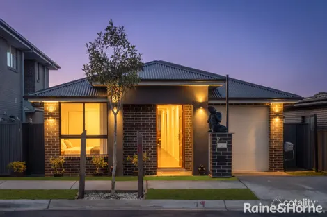 Property photo of 19 Violenta Way Rosemeadow NSW 2560