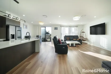 Property photo of 19 Violenta Way Rosemeadow NSW 2560