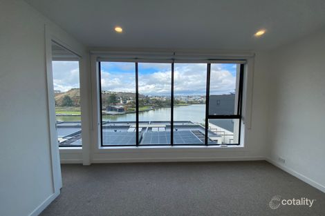 18 Boardwalk Pl, Keilor East, VIC 3033