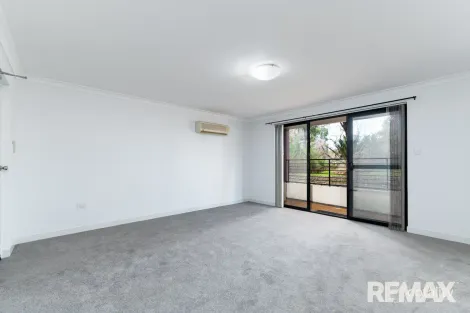 Property photo of 1/168 Lakeside Drive Joondalup WA 6027