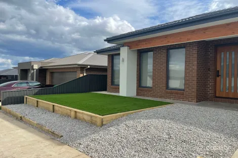 7 Heathcote Dr, Lucas, VIC 3350