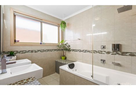 Property photo of 44 Featherby Way Altona Meadows VIC 3028