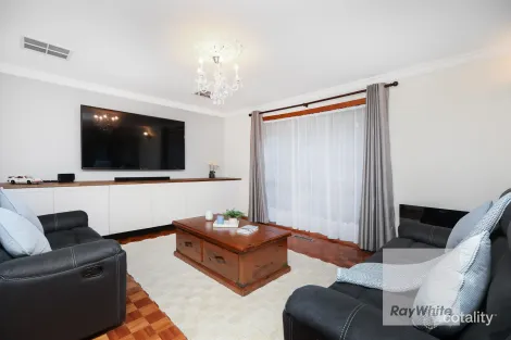 Property photo of 1 Van Court Gladstone Park VIC 3043