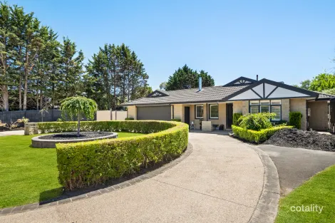 2 Shiraz Cl, Mount Martha, VIC 3934