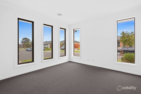 Property photo of 18 Dartnell Street Cranbourne East VIC 3977