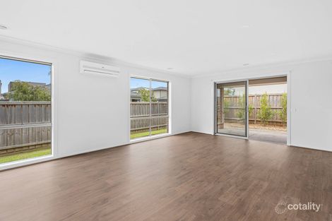 Property photo of 18 Dartnell Street Cranbourne East VIC 3977
