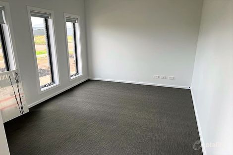 Property photo of 8 Momil Road Mount Cottrell VIC 3024