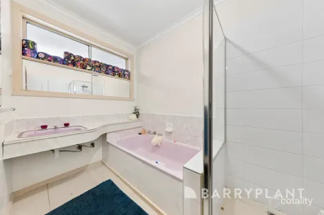 Property photo of 13 Clover Avenue St Albans VIC 3021