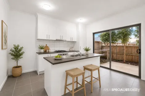 Property photo of 8 Queenie Way Cranbourne West VIC 3977