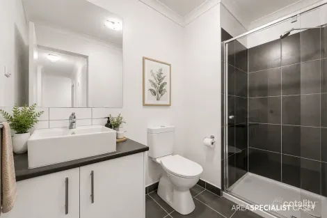 Property photo of 8 Queenie Way Cranbourne West VIC 3977