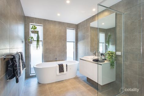 Property photo of 18 Hyde Avenue Clyde North VIC 3978