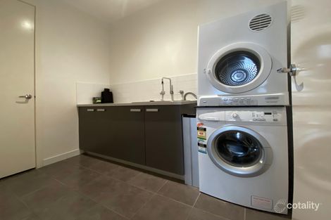Property photo of 18 Ringtail Circuit Maidstone VIC 3012