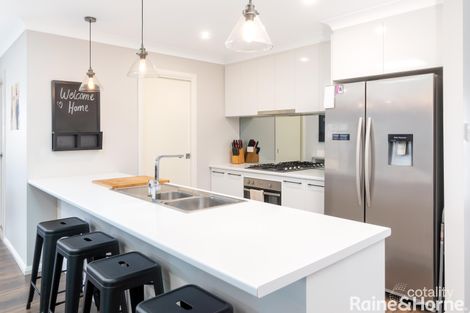 Property photo of 8 Hollows Crescent Lloyd NSW 2650