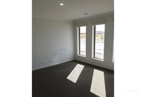 Property photo of 35 Cascade Drive Beveridge VIC 3753