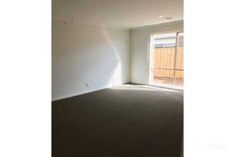 Property photo of 35 Cascade Drive Beveridge VIC 3753