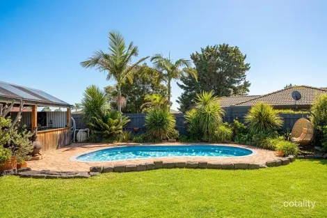 Property photo of 10 Petrel Court Carrum Downs VIC 3201