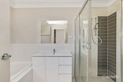 Property photo of 61/4 Pearlman Street Coombs ACT 2611