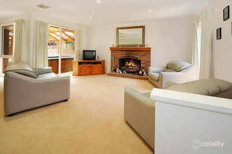 Property photo of 15 Lakeside Crescent Croydon Hills VIC 3136