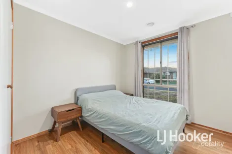 Property photo of 1-9 Mark Place Pakenham VIC 3810