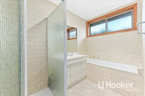 Property photo of 1-9 Mark Place Pakenham VIC 3810